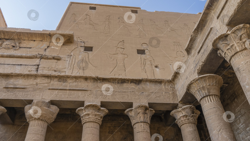 Скачать Фрагмент древнего храма Гора в Эдфу. фотосток Ozero