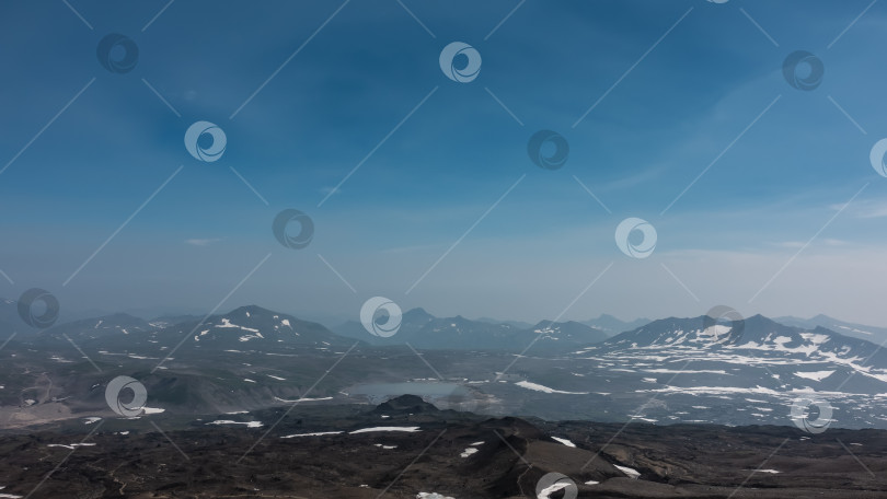 Скачать Вид сверху на горный ландшафт Камчатки. фотосток Ozero