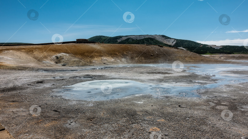 Скачать Вода в термальных источниках голубая и непрозрачная. фотосток Ozero