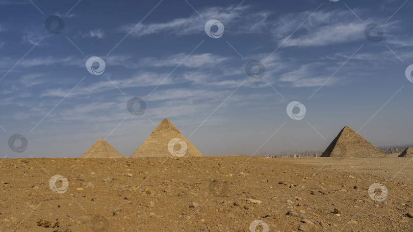 Скачать Три Великие пирамиды в Гизе: Хеопса, Хефрена, Менкаура фотосток Ozero