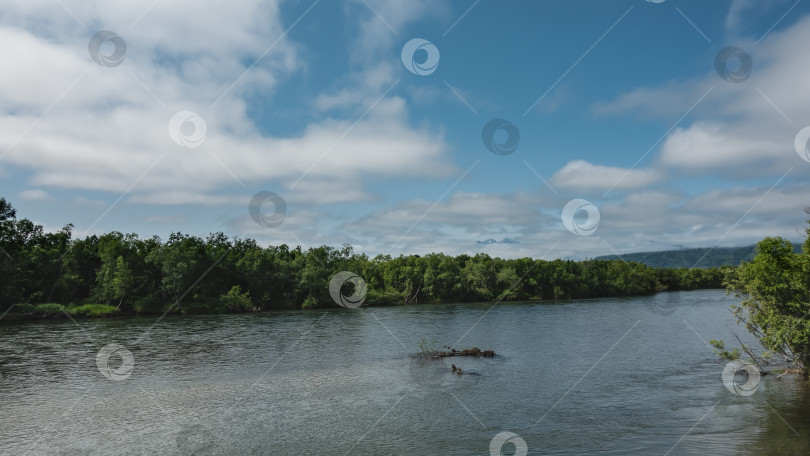 Скачать Голубая река течет спокойно. фотосток Ozero
