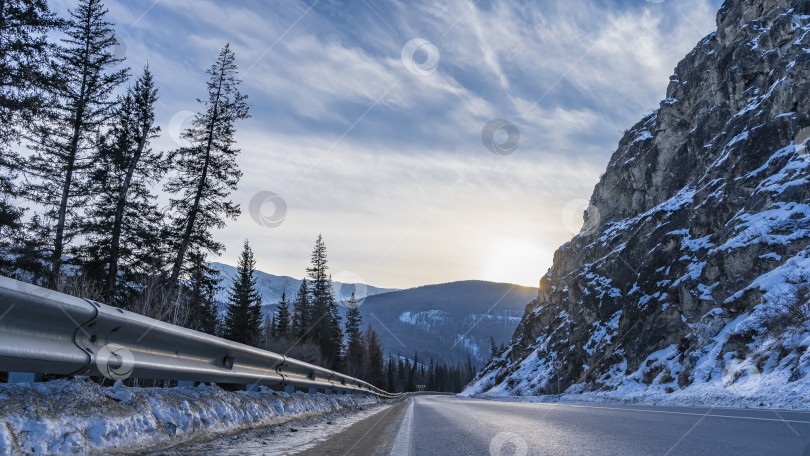 Скачать Шоссе в горах. фотосток Ozero