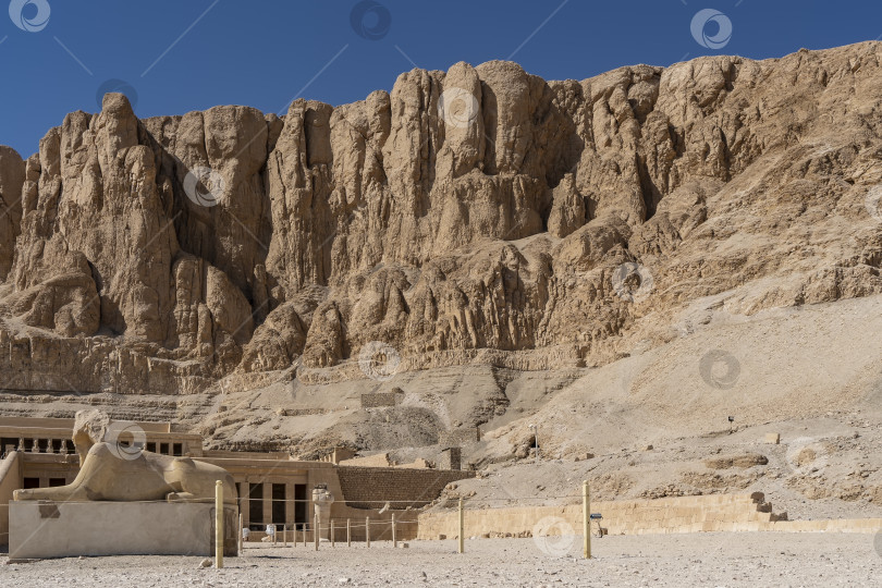 Скачать Погребальный храм царицы фараона Хатшепсут в Луксоре. фотосток Ozero