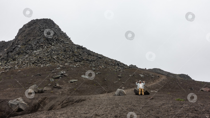 Скачать Вершина горы Кэмел усыпана вулканическими породами. фотосток Ozero