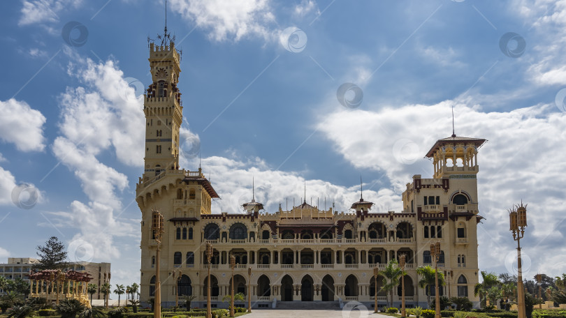 Скачать Старый королевский дворец Монтаза в парке Александрии. фотосток Ozero