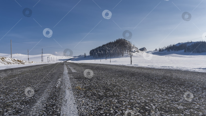 Скачать Шоссе уходит вперед и вдаль. фотосток Ozero