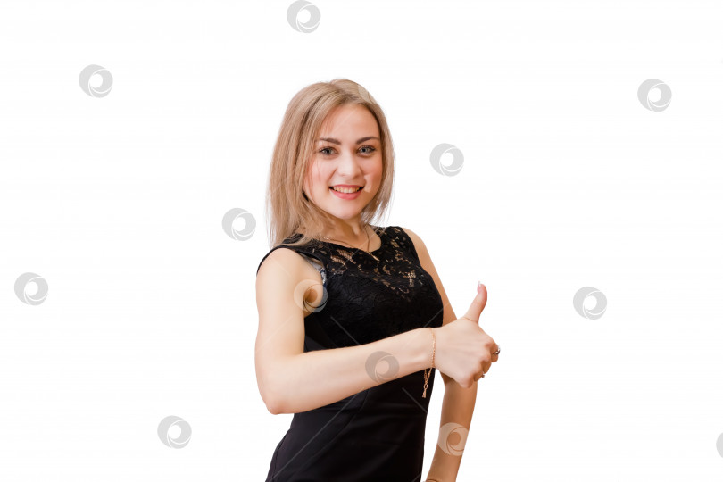 Скачать Улыбающаяся женщина показывает большой палец вверх фотосток Ozero