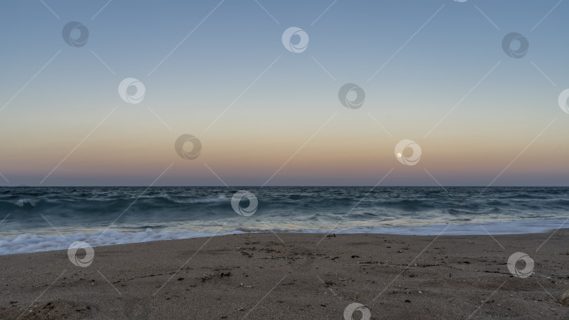 Скачать Вечерние сумерки на побережье Красного моря. фотосток Ozero