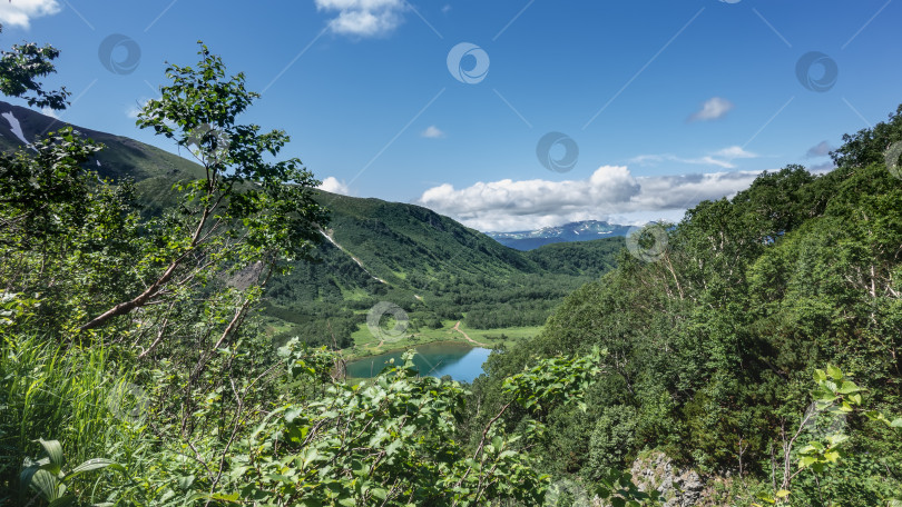 Скачать Живописный горный пейзаж. фотосток Ozero