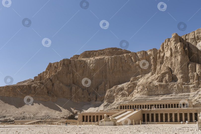 Скачать Погребальный храм царицы фараона Хатшепсут фотосток Ozero