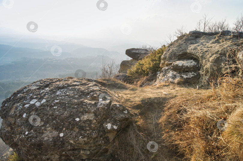 Скачать Вершина скалистого выступа. фотосток Ozero