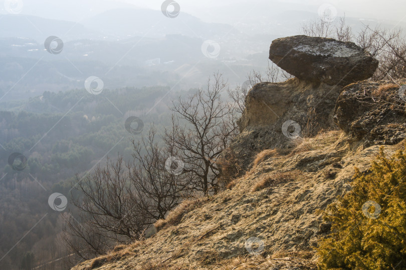 Скачать Камень на вершине. фотосток Ozero