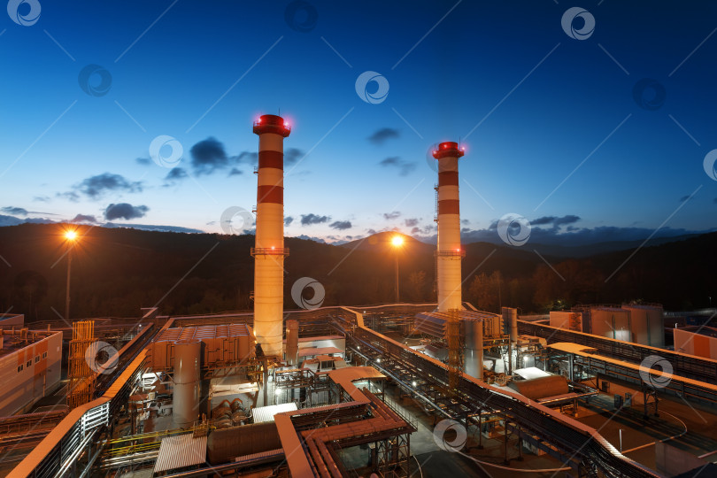 Скачать электростанция в ночное время производит чистый газ фотосток Ozero