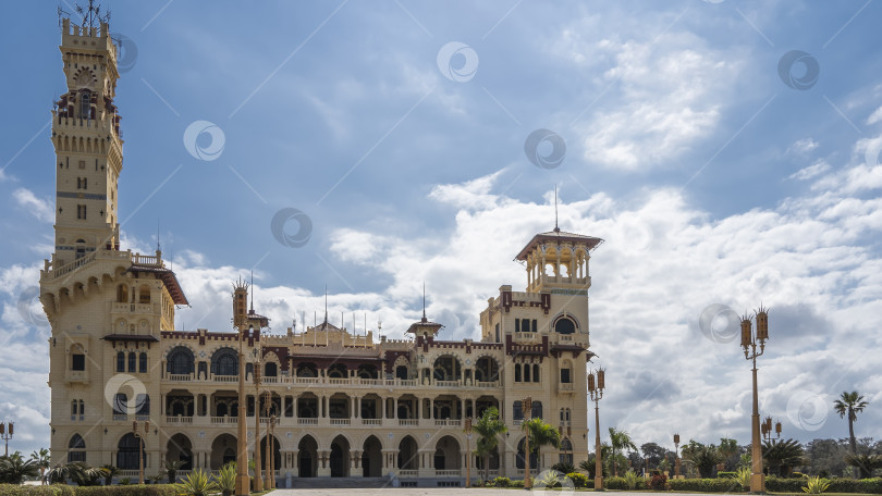 Скачать Старинный дворец Монтаза в парке Александрии. фотосток Ozero