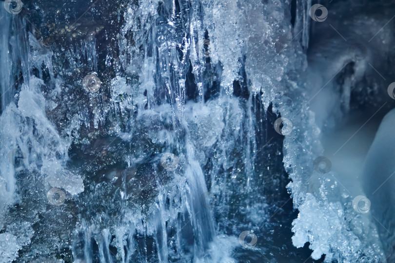 Скачать текущая вода под тающим ледником фотосток Ozero