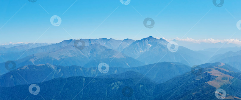 Скачать вид на высокие горы до горизонта с одной из вершин фотосток Ozero