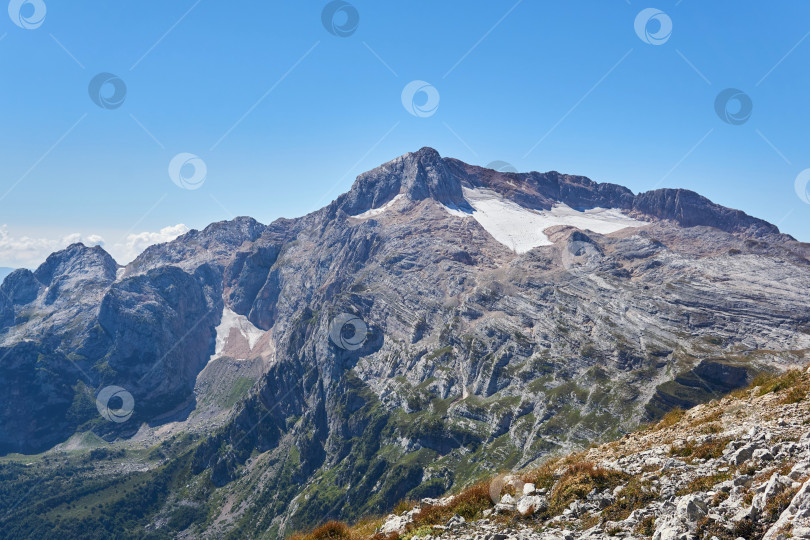 Скачать вид на вершину горы Фишт на Кавказе со склона фотосток Ozero