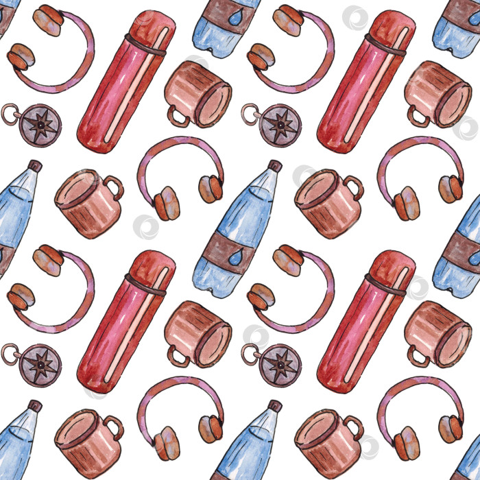 Скачать Бесшовный узор с предметами для кемпинга и путешествий. Термос, бутылка с водой, кружка, наушники и компас на белом фоне. Нарисовано вручную акварелью. фотосток Ozero