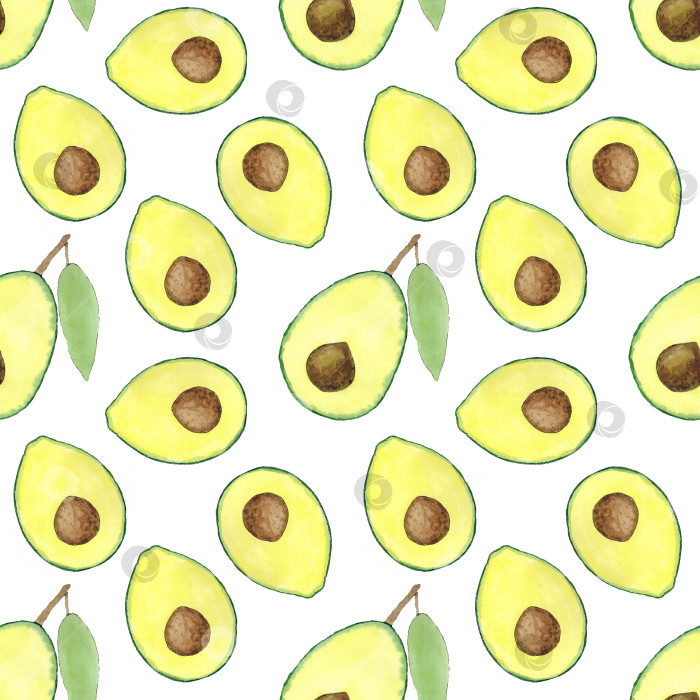 Скачать Бесшовный узор с разрезанным пополам авокадо. Может использоваться для изготовления открыток, оберточной бумаги, меню, рецептов здорового питания. Иллюстрация выполнена вручную акварелью. фотосток Ozero