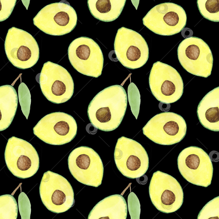 Скачать Бесшовный рисунок с половинками авокадо на черном фоне. Его можно использовать для изготовления тканей, упаковочной бумаги, текстиля, открыток, обложек, обоев, меню. Иллюстрация выполнена акварелью от руки. фотосток Ozero
