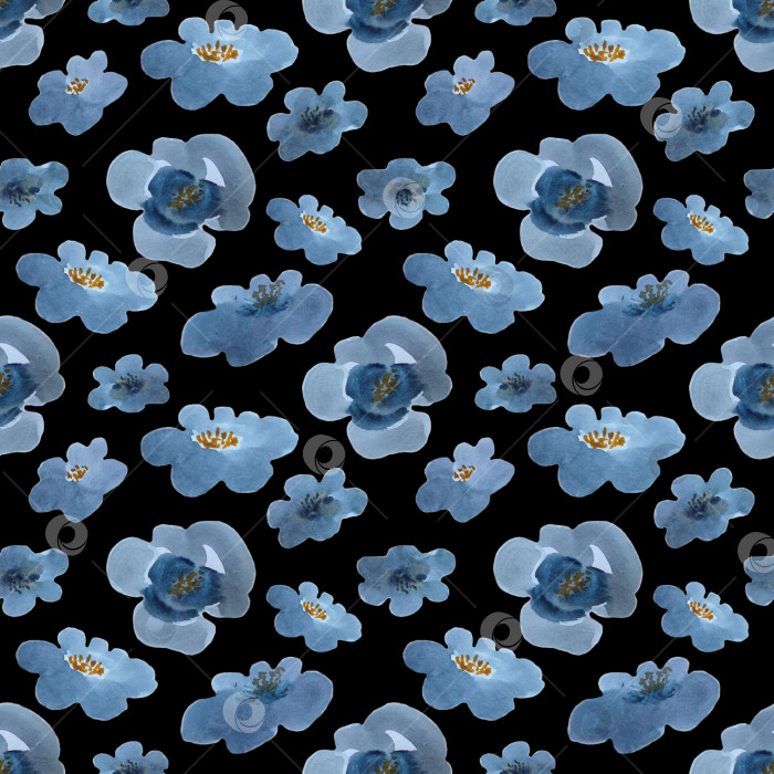 Скачать Бесшовный цветочный узор с цветами на черном фоне. Серые и голубые цветы нарисованы вручную акварелью. Может использоваться для ткани, обоев, упаковки, обложки, открыток, обоев для фотообоев. фотосток Ozero