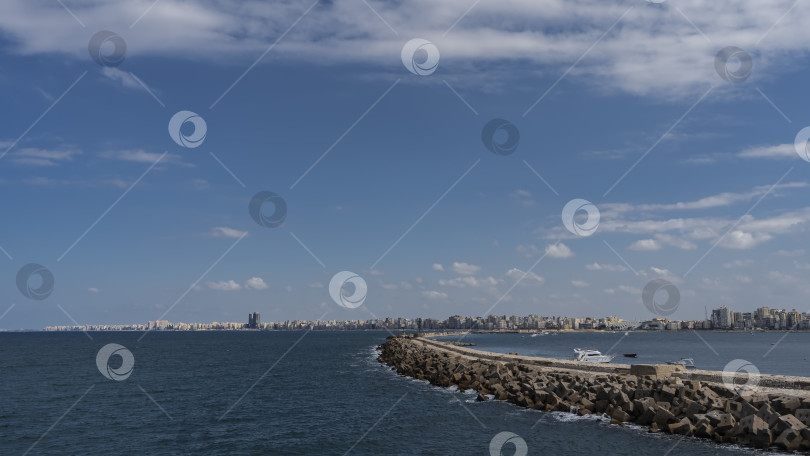 Скачать Вид на Средиземное море в Александрии. фотосток Ozero