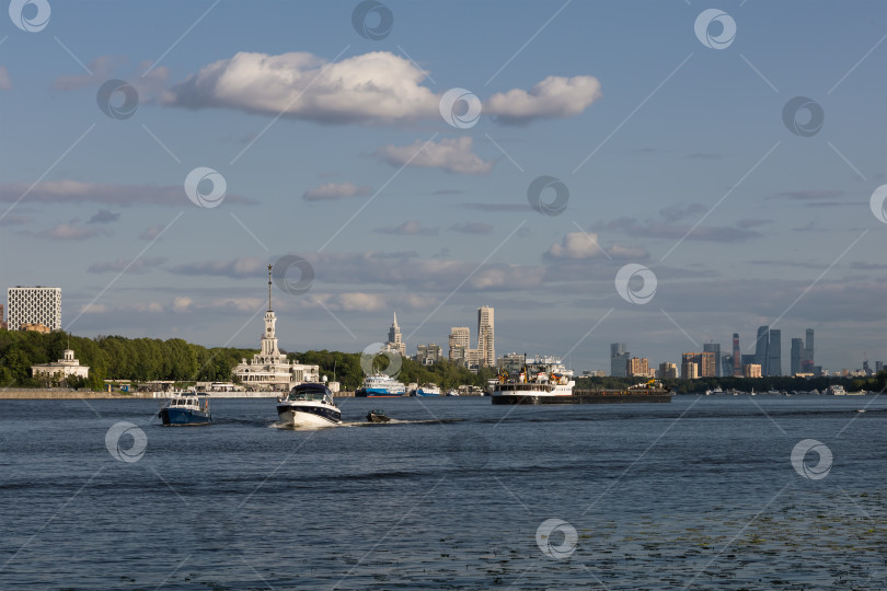 Скачать Катера на Химкинском водохранилище. фотосток Ozero