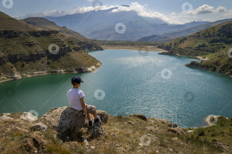 Скачать Вид на озеро Гижгит фотосток Ozero