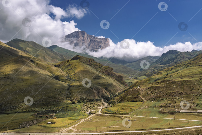 Скачать Горы Кабардино-Балкарии летом в селе Эль-Тюбю фотосток Ozero