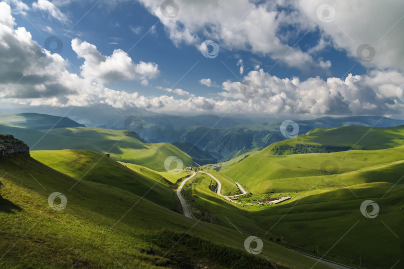 Скачать Дорога в урочище Джилы-Су летом фотосток Ozero