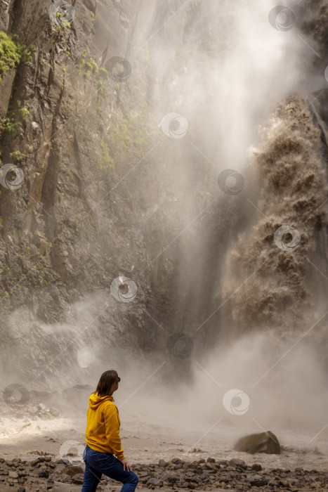 Скачать Водопад Каракая-Су фотосток Ozero