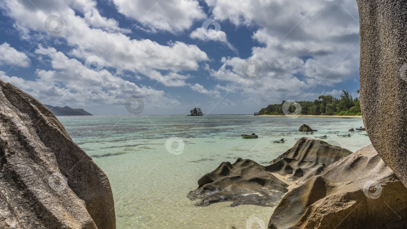 Скачать Прекрасный пляж на острове Ла-Диг. Сейшельские острова. фотосток Ozero