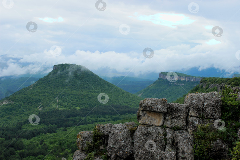 Скачать Крымские горы в Бахчисарае фотосток Ozero