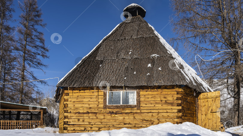 Скачать Традиционный алтайский деревенский дом-аил. фотосток Ozero