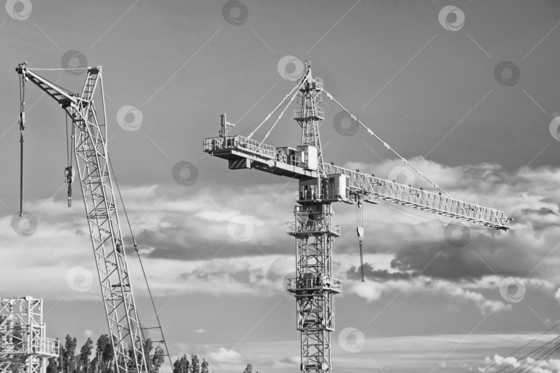 Скачать Большой башенный строительный кран фотосток Ozero
