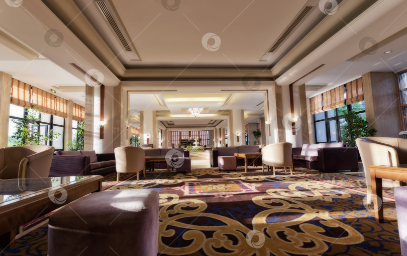 Скачать интерьер гостиничного холла с уютными диванами и журнальными столиками фотосток Ozero