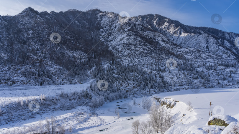 Скачать Живописная гора на фоне голубого неба. фотосток Ozero