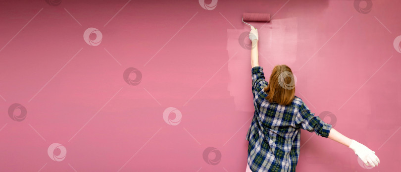 Скачать Косметический ремонт. Покраска стен малярным валиком фотосток Ozero
