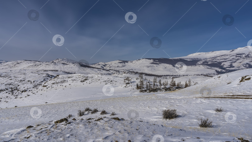 Скачать Бескрайние просторы высокогорного заснеженного плато. фотосток Ozero