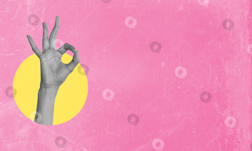 Скачать Женская рука, показывающая одобрительный жест на розовом фоне. Модный абстрактный коллаж в журнальном городском стиле. фотосток Ozero