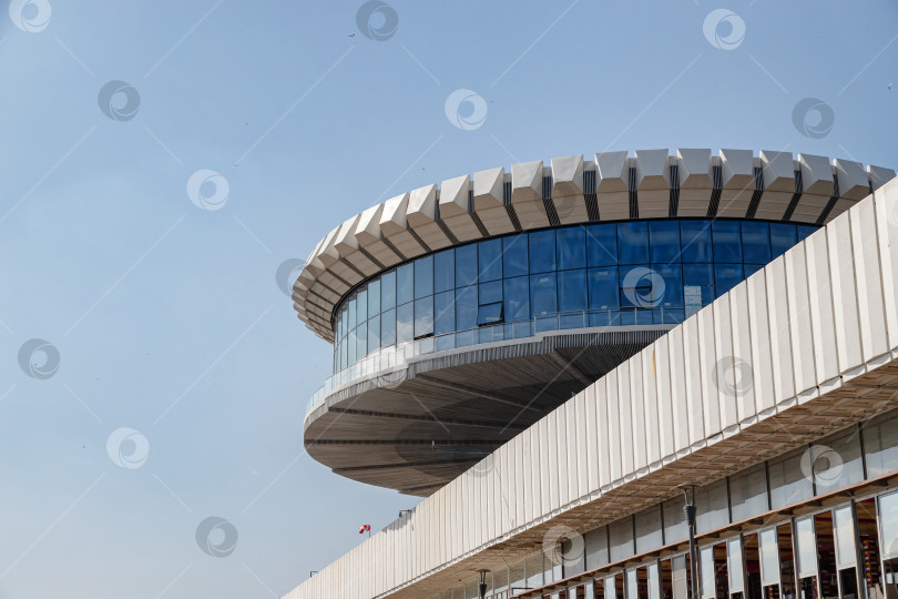 Скачать Вид на здание Волгоградского речного порта на Центральной набережной фотосток Ozero