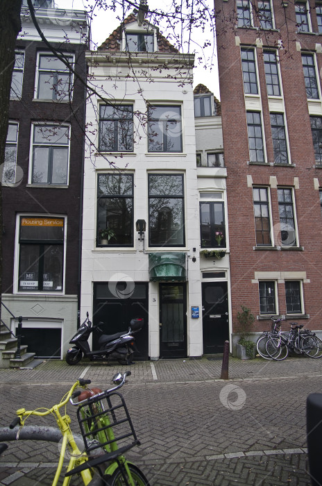 Скачать Самый узкий дом в Амстердаме. фотосток Ozero