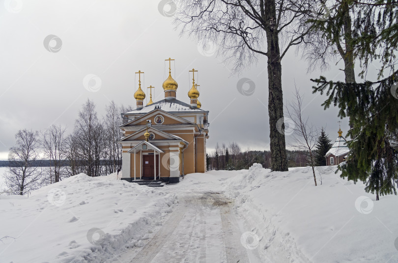 Скачать Церковь Всех святых в православном монастыре. фотосток Ozero