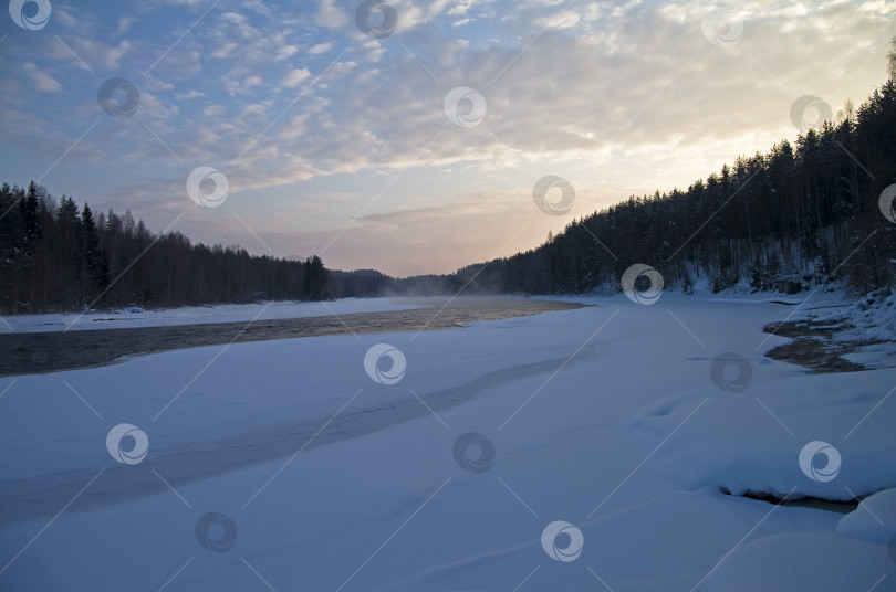 Скачать Раннее утро на реке. фотосток Ozero