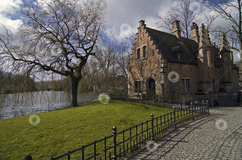 Скачать Дом на берегу озера в Брюгге. фотосток Ozero