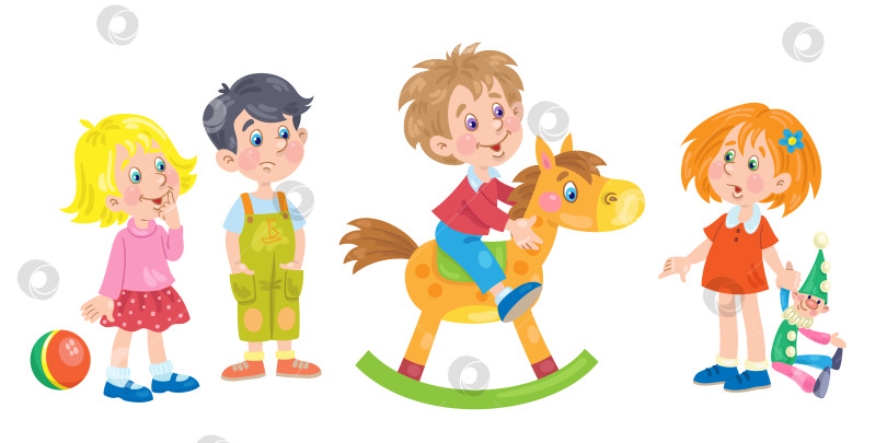 Скачать Дети играют. Забавный маленький мальчик на деревянной лошадке-качалке и его друзья вокруг фотосток Ozero