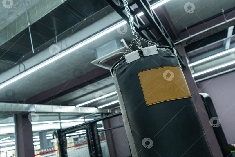 Скачать Крупный план боксерской груши в спортивном комплексе фотосток Ozero