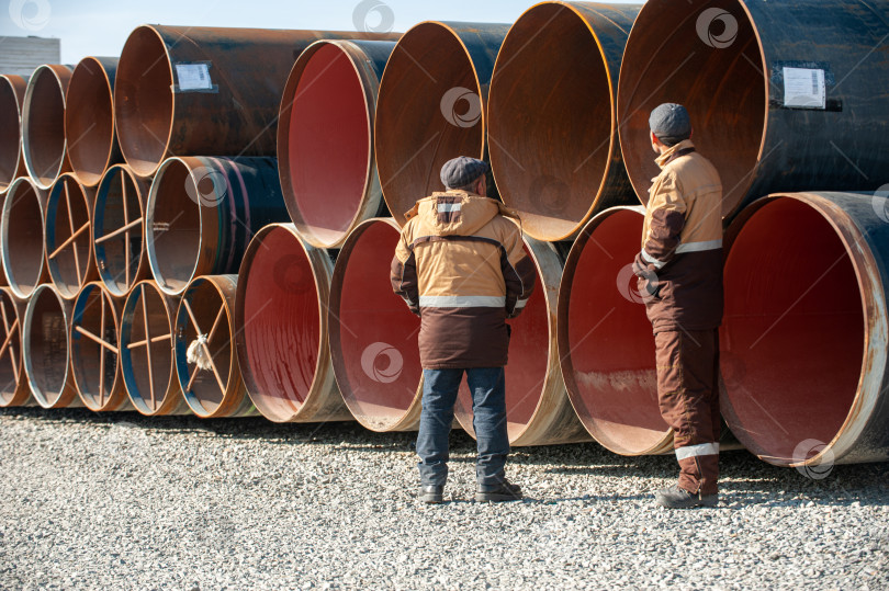 Скачать Линия нефтепромысловых крупнотоннажных труб в промышленном строительстве фотосток Ozero