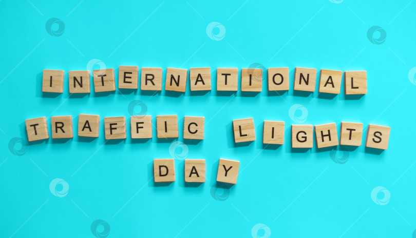 Скачать 5 августа, Международный день светофора, минималистичный баннер с фотосток Ozero