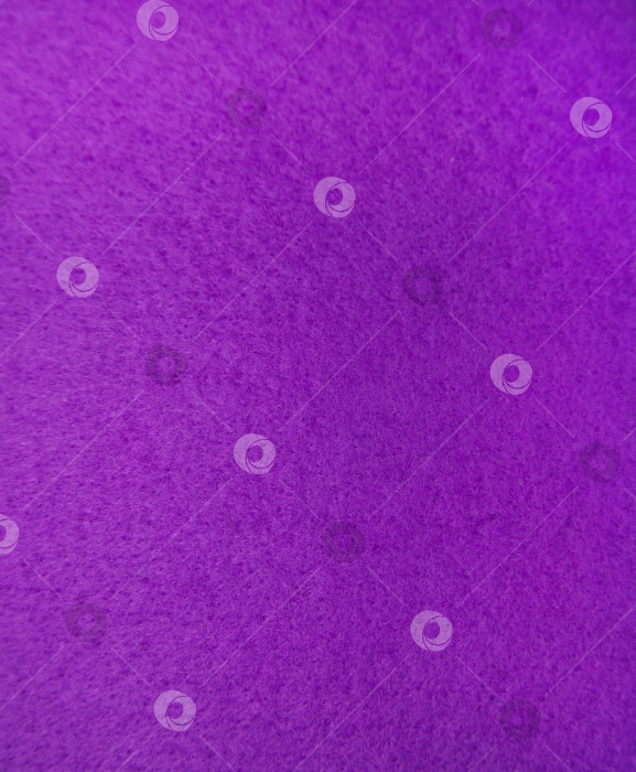 Скачать Фиолетовая фетровая ткань крупным планом. Абстрактный фон. Текстура волокон. Бархатная поверхность. фотосток Ozero